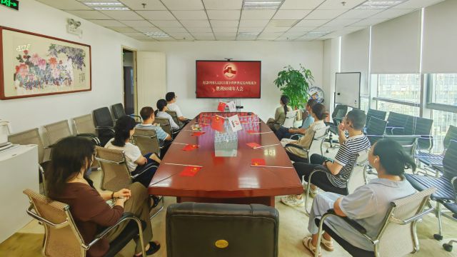 bv伟德国际1946组织员工集体观看抗战胜利80周年阅兵盛典